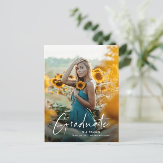 Modern Script Simple Photo Afstuderen Uitnodiging Briefkaart (Staand voorkant)