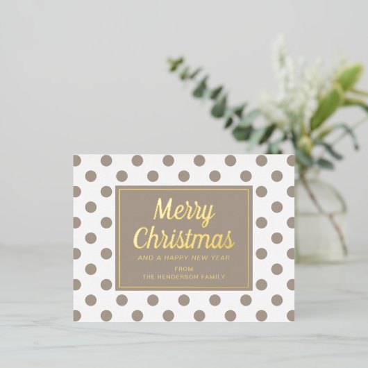Modern script Taupe Merry Christmas Gold Folie Feestdagen Briefkaart (Staand Voorkant)