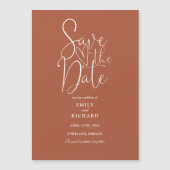 Modern script terracotta bruiloft save the date magnetische uitnodiging (Voorkant)