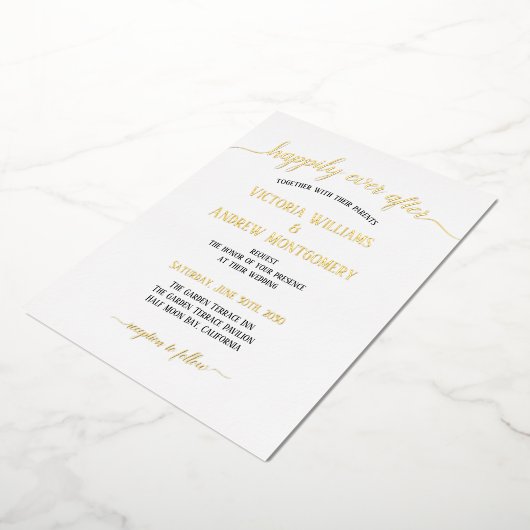 Modern Script Typography Black Gold Wedding Folie Uitnodiging (Gedraaid)