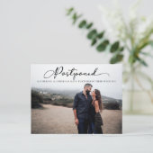 Modern Script Uitgestelde bruiloft Wijzig de datum Briefkaart (Staand voorkant)