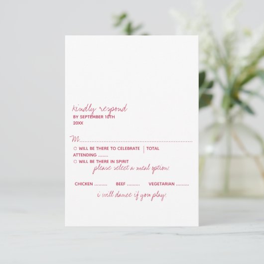 Modern Script Viva Magenta minimalistisch huwelijk RSVP Kaartje (Staand voorkant)