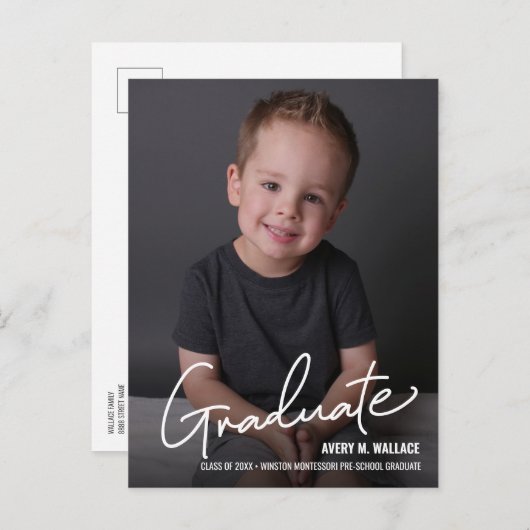 Modern Script voorschool Afstuderen met foto Aankondigingskaart (Voorkant / Achterkant)
