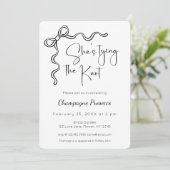 Modern Script-Vrijgezellenfeest Ze bindt de knoop  Kaart (Staand voorkant)