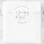 Modern Script-Vrijgezellenfeest Ze is de knoop aan Ronde Sticker (Tas)