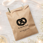 Modern Script We Bind the Knot Pretzel Wedding Bedankzakje (Geknipt)