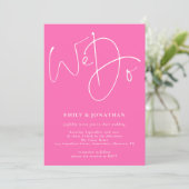 Modern script We doen QR Code Hot Pink Wedding Kaart (Staand voorkant)