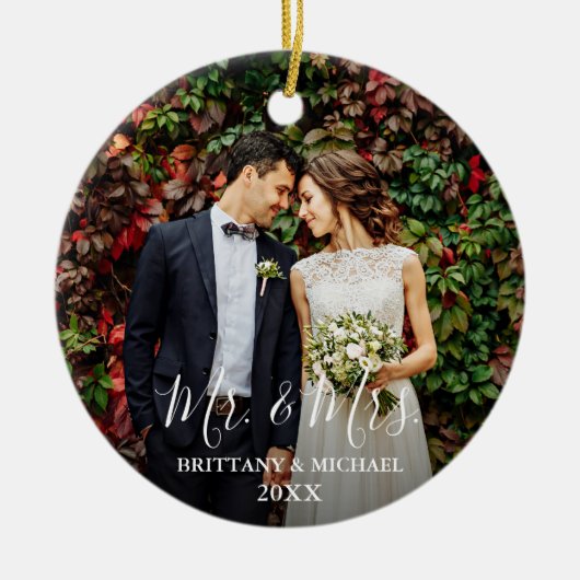 Modern Script Wedding Photo Mr. & mevrouw Round Keramisch Ornament (Voorkant)