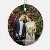 Modern Script Wedding Photo Mr. & mevrouw Round Keramisch Ornament (Links)