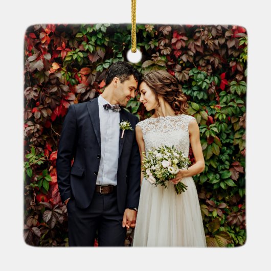 Modern Script Wedding Photo Mr. & Mrs. Keramisch Ornament (Achterkant)