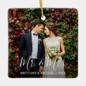Modern Script Wedding Photo Mr. & Mrs. Keramisch Ornament (Voorkant)