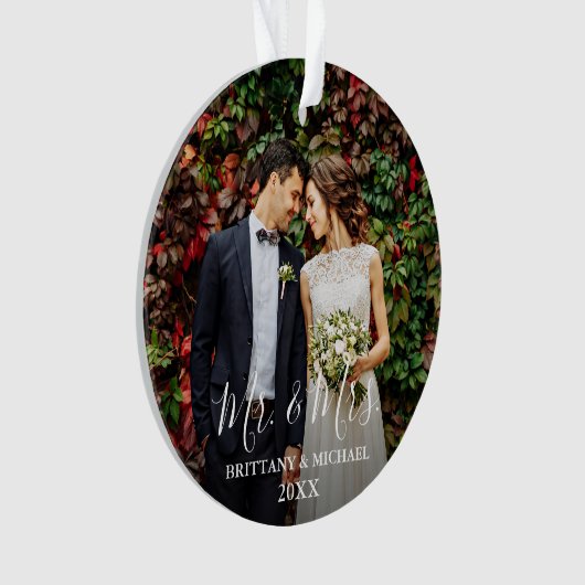 Modern Script Wedding Photo Mr. & Mrs. Ornament (voorkant)