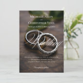 Modern Script Wedding Rings Uitnodiging (Staand voorkant)