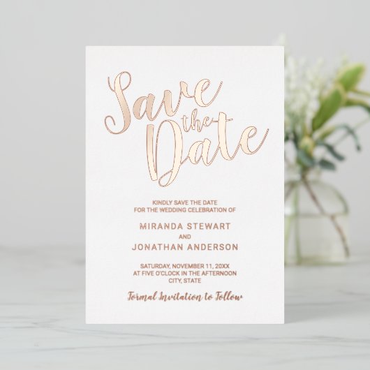 Modern Script Wedding Save the Date Roos Gold Folie Uitnodiging (Staand Voorkant)
