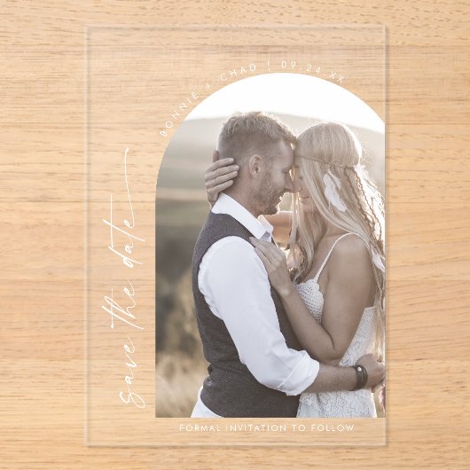Modern Script White Photo Wedding Bewaar de datum Acryl Uitnodigingen (Voorkant)