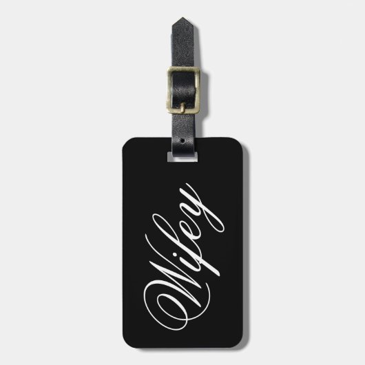 Modern Script Wifey Black en White Bagagelabel (Voorkant verticaal)