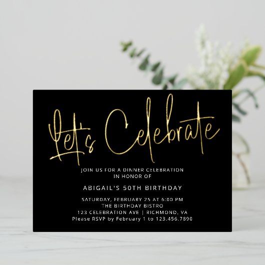 Modern Script Zwart Goud Verjaardag Vieren Feest Folie Uitnodiging (Staand Voorkant)