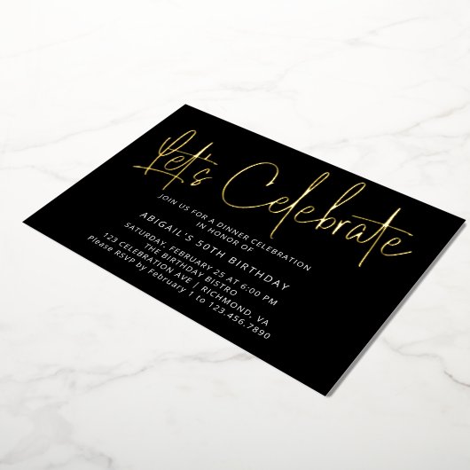Modern Script Zwart Goud Verjaardag Vieren Feest Folie Uitnodiging (Gedraaid)