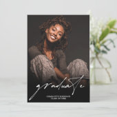 Modern Script Zwart Wit 4 Foto Afstuderen Kaart (Staand voorkant)