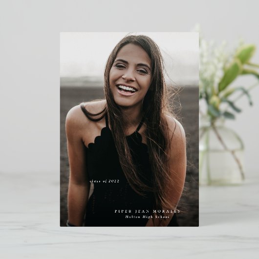 Modern Scripted Afstuderen het Volledige Afstudere Folie Uitnodiging (Staand Voorkant)