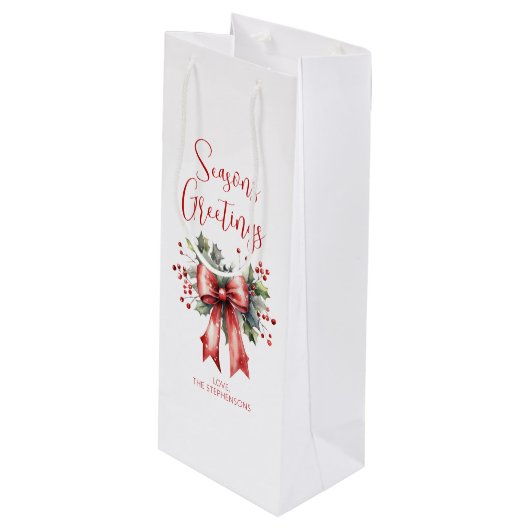 Modern Seasons Groetjes Script Holly Bow Naam Wijn Cadeautas (Voorkant Gekanteld)