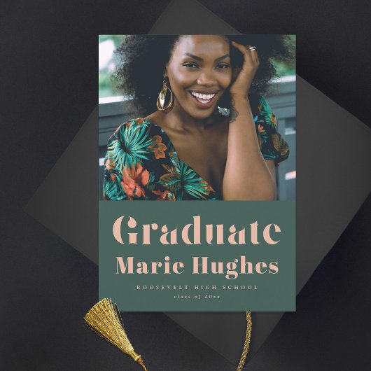 Modern Serif Blush Groen Afstudeerder Fotoaankondi Kaart