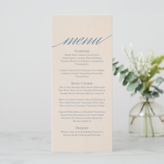 Modern Serif Wedding Menu in stoffig blauw (Staand voorkant)