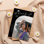 Modern She Believed Black Graduate Curved Photo Aankondiging<br><div class="desc">Modern and whimsical graduation announcement photo card featuring a curved photo on the front and 1 on the back. The text says "She believed she could,  so she did" with hand drawn stars and a graduation cap. Add the graduate's name,  information,  and message to personalize this card. Black background.</div>