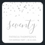 Modern Silver Confetti 70th Birthday Vierkante Sticker<br><div class="desc">Help hen hun 70e verjaardag in stijl te vieren met dit eenvoudige maar elegante ontwerp, met faux zilveren driehoekige confetti die neerslaan op het woord "zeventig" in zilvergrijs handschrift. Pas het aan met de naam van de honoree in het zilvergrijze Sans serif lettertype, samen met de datum en de gelegenheid...</div>