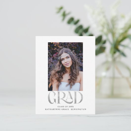 Modern Silver Foil Foto Graduation Party Aankondigingskaart (Staand voorkant)