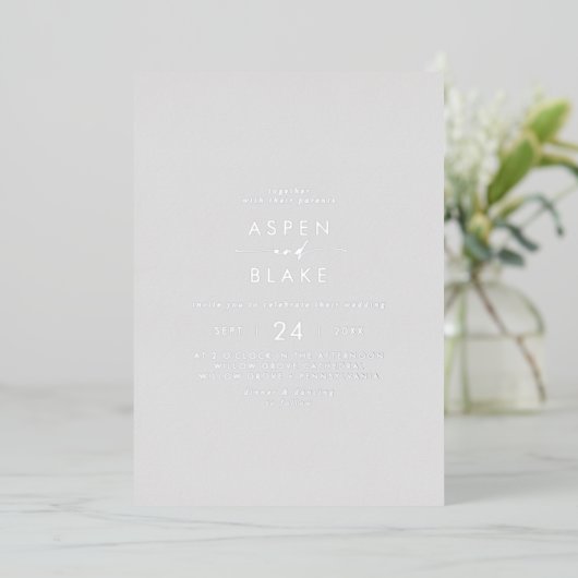 Modern Silver Foil script | Grijze Casual bruiloft Folie Uitnodiging (Staand Voorkant)