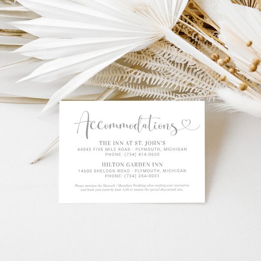Modern Silver Heart Script Wedding Accommodations Informatiekaartje