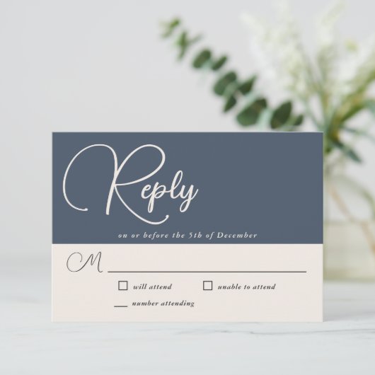 Modern Simimity Navy Blue Wedding RSVP Kaartje (Staand voorkant)
