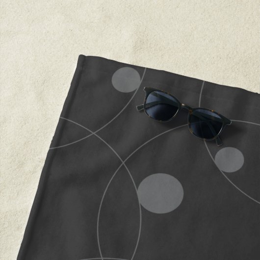 Modern, simpel, playful, fun pattern of circle strandlaken (In situ)