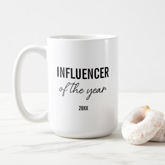 Modern Simple Black and White Script Influencer Koffiemok (Met donut)