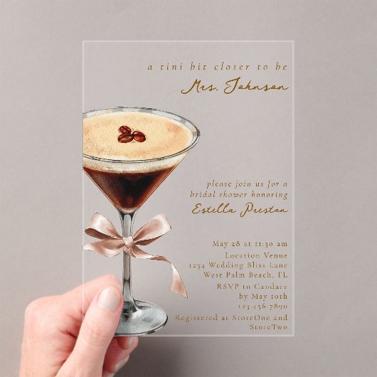 Modern Simple Bow Espresso Martini Bridal Shower Acryl Uitnodigingen (Insitu (Draagbaar))