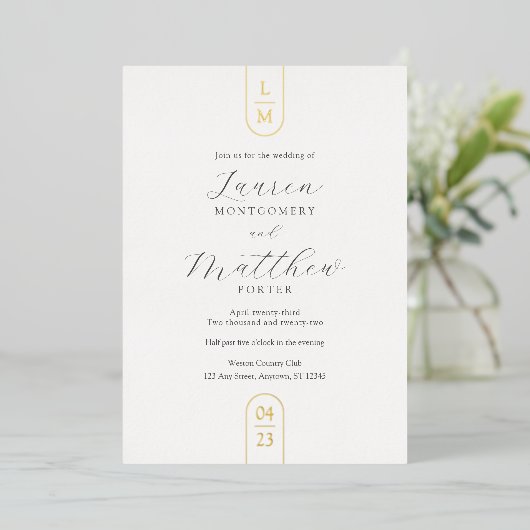 Modern Simple Gold Foil Monogram Weddenschap Folie Uitnodiging (Staand Voorkant)