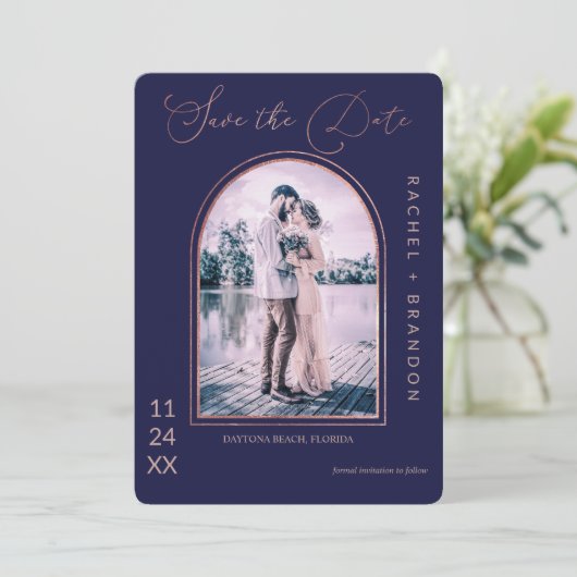 Modern Simple Roos Gold Navy Blue Arch Wedding Save The Date (Staand voorkant)