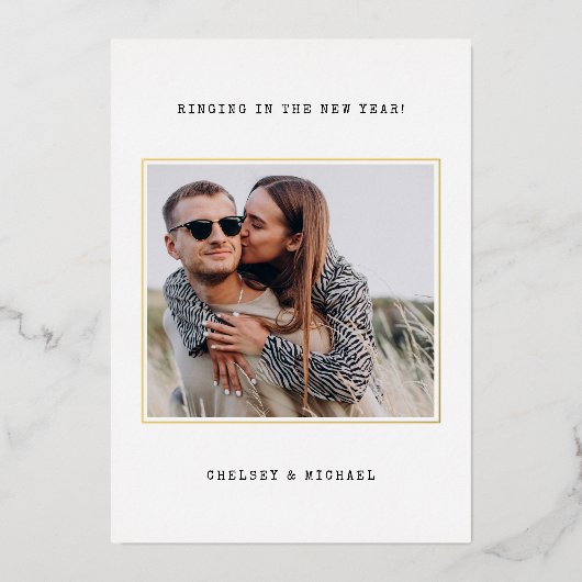 Modern Simple Type writer Nieuwjaar Verloving Folie Feestdagenkaart (Voorkant)