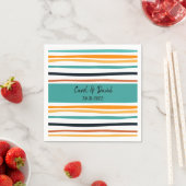 Modern Sinaasappel Wit Gestreept Halloween Bruilof Servet (Insitu)