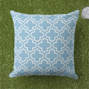 Modern Sky Blue Moroccan Quatrefoil Pattern Buitenkussen