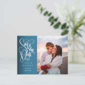 Modern Sla de datum Elegant White Script Photo Aankondigingskaart (Staand voorkant)