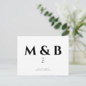 Modern Slank Zwart Monogram Bruiloft Save the Date Briefkaart (Staand voorkant)