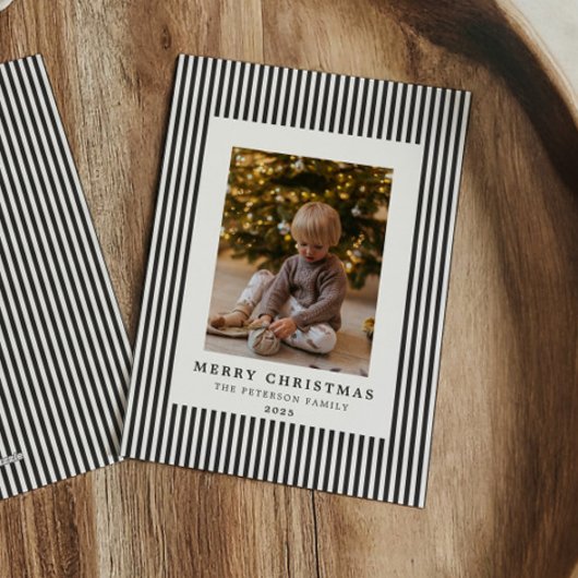 Modern Slate Grey Pinstripe Kerstmis Familie Foto Feestdagenkaart