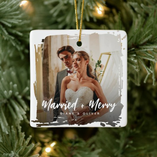 Modern Smudge Newlyweds Photo Married + Merry Keramisch Ornament (Boom)