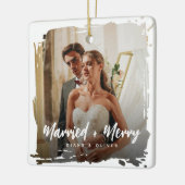 Modern Smudge Newlyweds Photo Married + Merry Keramisch Ornament (Links)