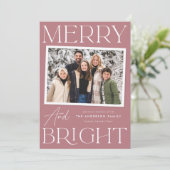 Modern Snapshot Dusty Roos Merry and Bright Photo Feestdagenkaart (Staand voorkant)