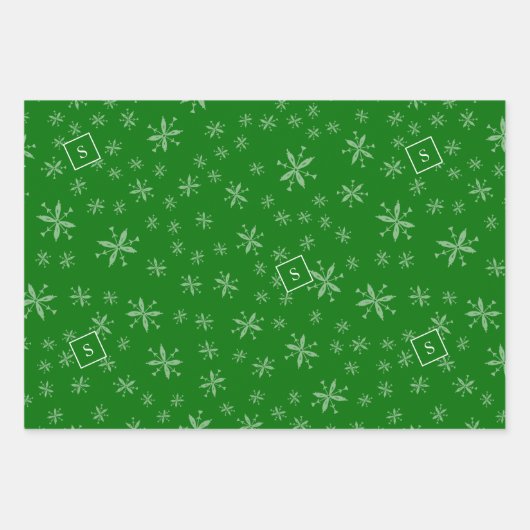 Modern Snowflake Pattern Monogrammed Red en Green Inpakpapier Vel (Voorkant)