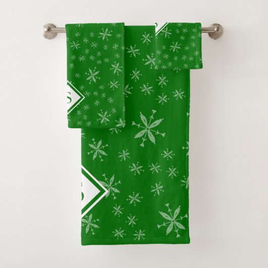 Modern Snowflake Pattern on Green Monogramed Bad Handdoek (Insitu)