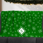 Modern Snowflake Pattern on Green Monogramed Fleece Deken